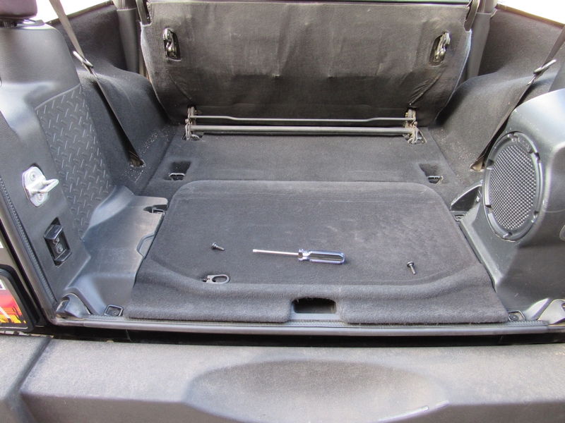 Jeep JK Security Tailgate Enclosure by Tuffy